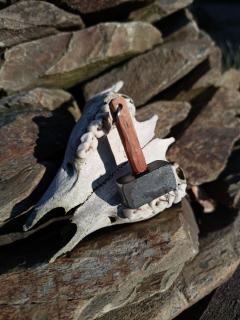 Amulet Thorovo kladivo kované, MJOLLNIR kutatá kožené šňůrka: VINTAGE tmavohnědá - 2 mm