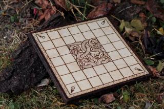 Hra Tafl - 4 hry, SKJALDBORG dřevěné hrací kameny: dub, buk, jasan, topol, vrba ..