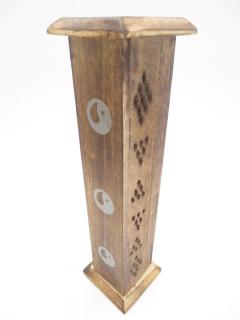 Mani Bhadra Stojánek na vonné tyčinky dřevěný Věž se symbolem Ying Yang, 30 x 6 cm