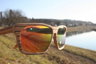 Dřevěné brýle Model 7 Barva dýhy: Dub, Barva fóiler: Světle černá polarizační