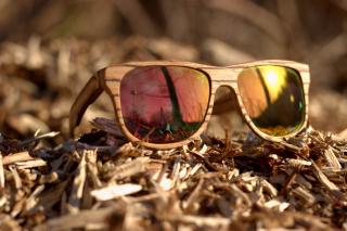 Dřevěné brýle Tofino Barva dýhy: Indická třešeň, Barva fóiler: Hnědá polarizační