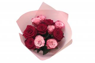 Ela - kytice růží v dekorativním papíru Velikost: L