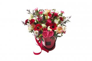 Flowerbox Lydie nejen k Valentýnu: germína, růže, santini, eustoma, frézie Velikost: L