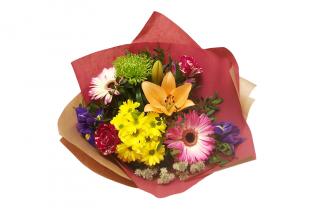 Kytice Margarita - gerbera, růže, iris, chrysantéma, lilie Velikost: L