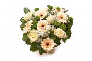Kytice Šárka - germina, gypsofila, růže, chrysantéma Velikost: L