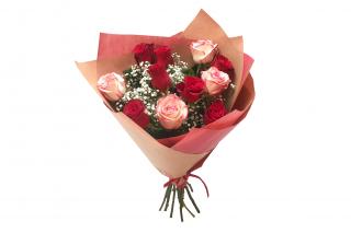 Salome - kytice růží dvou barev, gypsofila Velikost: L