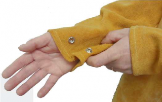 Svářečský kabát kožený s cvočky na rukávech velikost: L