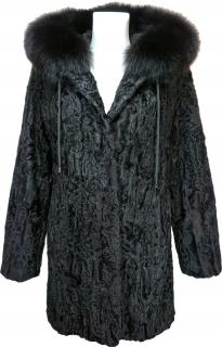 Dámská kožešinový kabát s kapucí