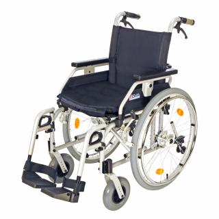 Invalidní vozík s brzdami, 108-23 Šířka sedu: 43 cm