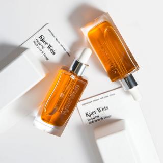 Kjaer Weis Luxusní Bio certifikovaný pleťový olej s biodynamickým kořenem světla - Náplň 30 ml