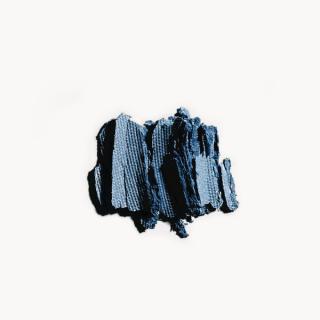 Kjaer Weis Luxusní přírodní presované oční stíny náplň 1,2 g Blue Wonder