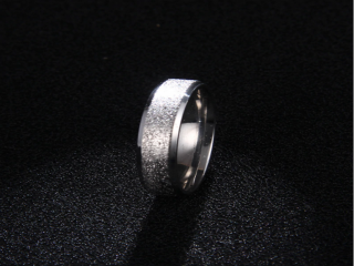 Dámský prsten s bočním zdobením z chirurgické oceli SR182 Průměr: Vel. 9 - 20 mm