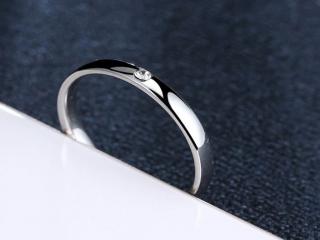 Dámský prsten s decentním zirkonem z chirurgické oceli - stříbrný SR168 Velikost: 10