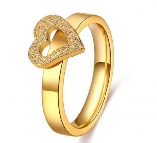 Dámsky prsten se srdíčkem z pískované chirurgické oceli- zlatý SR170 Velikost: 10