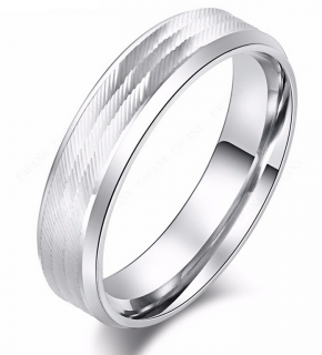 Masivní prsten z vybroušené chirurgické oceli- stříbrný SR000100 Velikost: 7
