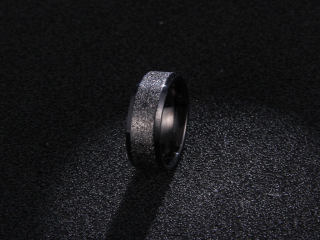 Pánský černý prsten se zdobením z chirurgické oceli SR199 Průměr: Vel. 10 - 21 mm