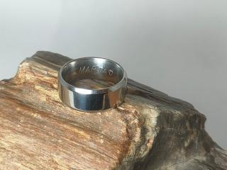 Prsten z broušeného titanu s vlastním motivem - stříbrný SR222 Velikost: 10