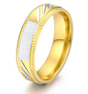 Prsten z rytím z chirurgické oceli Strips ve zlatém provedení SR000108 Velikost: 8