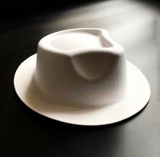 Bílý kovbojský klobouk k domalování