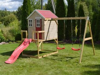 Dětský zahradní domeček a hřiště (2 houpačky + skluzavka) barva: červená