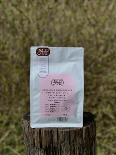 KÁVA HONDURAS Maragogype Natural Anaerobic Santa Barbara Forest Coffee Váha: 250g