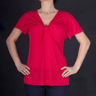 Dámské luxusní červené tričko Armani Standardní velikosti: L