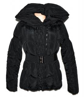 Dámský černý prošívaný kabát - křivák s pásekm a límcem Forest S/M, M/L
