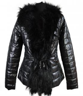 Dámský černý prošívaný kabát s kožíškem AMISU 40