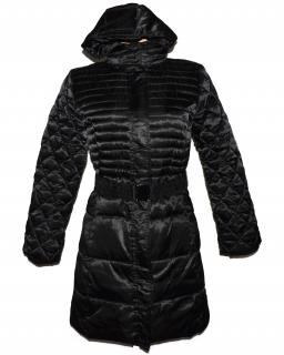Dámský černý prošívaný kabát s páskem a kapucí L
