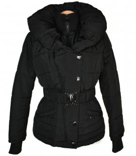 Dámský černý prošívaný kabát s páskem a límcem Afeil L