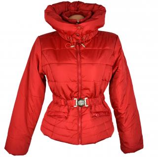 Dámský červený prošívaný kabát s páskem Fascinate M