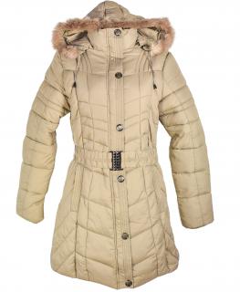 Dámský prošívaný zimní béžový kabát s páskem a kapucí - pravý kožíšek M