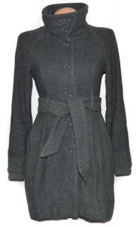 Vlněný dámský šedý kabát s páskem ORSAY 36