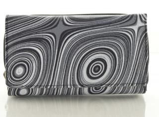 Podlouhlá kožená peněženka se vzorem - černá