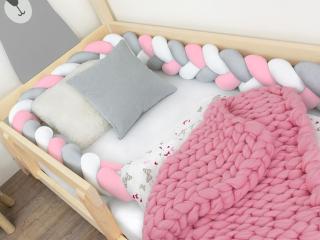 Bílo-šedo-růžový bavlněný mantinel do postele pletený do copu 550 cm (5,5 metru)