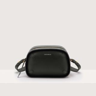COCCINELLE MALETA CALF COCKER KOŽENÁ MINI BAG NOIR SS25
