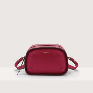 COCCINELLE MALETA CALF COCKER KOŽENÁ MINI BAG SANGRIA SS25