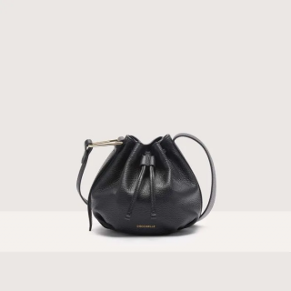 COCCINELLE MALORY KOŽENÁ MINI BUCKET BAG NOIR SS25