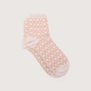COCCINELLE SUMMER MONOGRAM PONOŽKY ROSETTE SS25