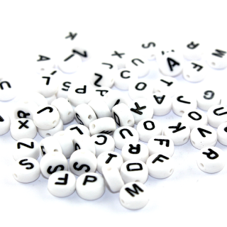Akrylové korálky s písmenky - bílé lentilky - A – Z - 10 ks Písmena: D