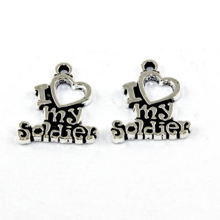 Kovový přívěsek - stříbrný -  I love my soldier  - 19 x 17 x 2 mm - 1 ks