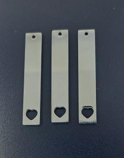 Přívěsek z nerezové oceli pro gravírování - platinový - destička se srdcem - 40 x 7 x 1,5 mm - 1 ks