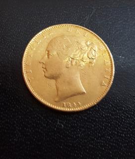 Investiční zlatá mince britský Sovereign - Victoria první portrét (typ štít) 1844