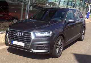 AUDI Q7 3.0 TDI QUATTRO S-LINE - šedá Daytona metalíza