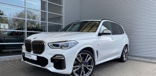 BMW X5 M50d - bílá Mineral White metalíza