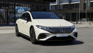 MERCEDES-BENZ EQS 500 4matic AMG - bílá Diamond bright