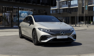 MERCEDES-BENZ EQS 500 4matic AMG - stříbrná High-tech metalíza