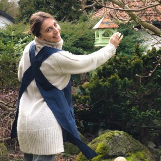 Lněná šatová zástěra na zahradu s kapsami OLIVIA - se zátěrem - Modrá