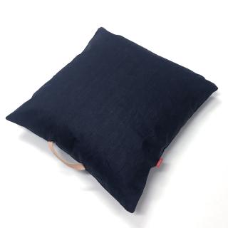 Lněný povlak na sedací polštář s koženým uchem - Modrá námořní Rozměr mix: 50x50 cm