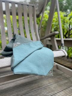 Pikniková deka dvouvrstvá - Zelená šalvějová - s koženými rohy s průchodkou - len / vafle Rozměr mix: 145x300 cm